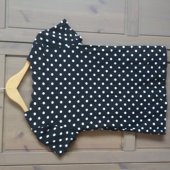 🎁$5 or free with bundle🎁Scalloped neck polka dot top - Picture 6 of 6